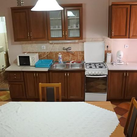 Kisasszony Apartman エゲル エクステリア 写真
