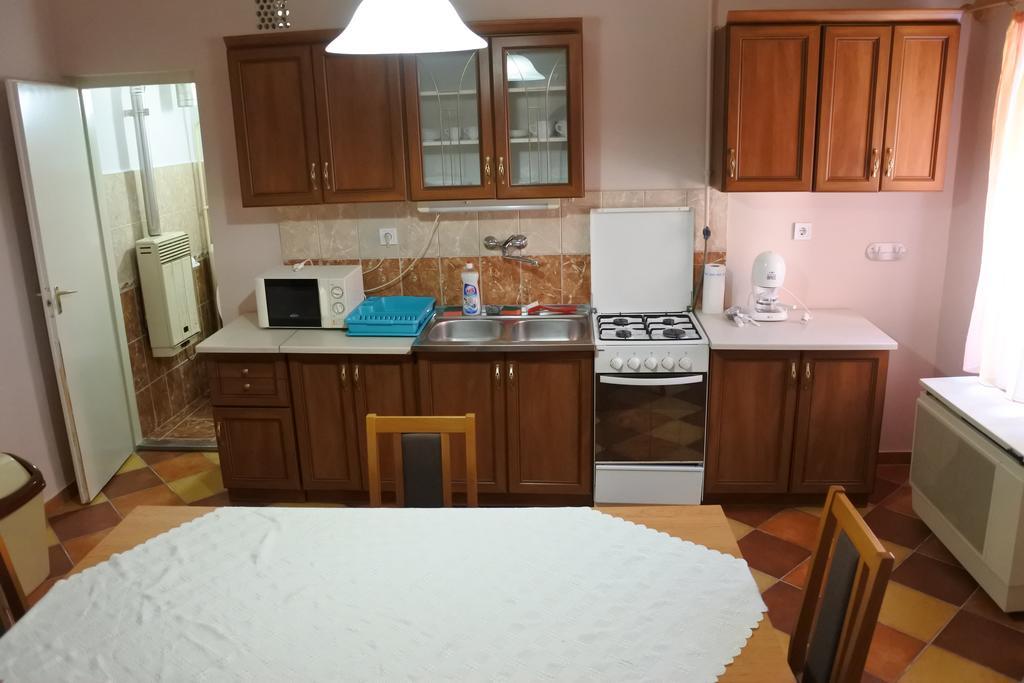 Kisasszony Apartman エゲル エクステリア 写真