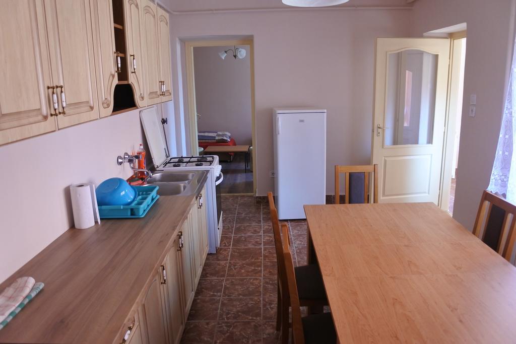 Kisasszony Apartman エゲル エクステリア 写真