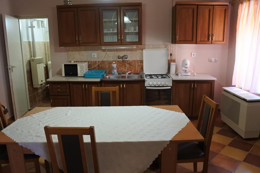 Kisasszony Apartman エゲル エクステリア 写真