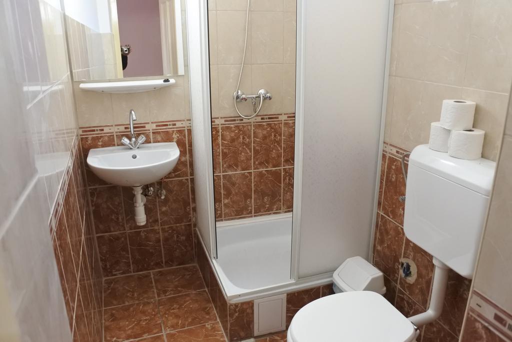 Kisasszony Apartman エゲル エクステリア 写真