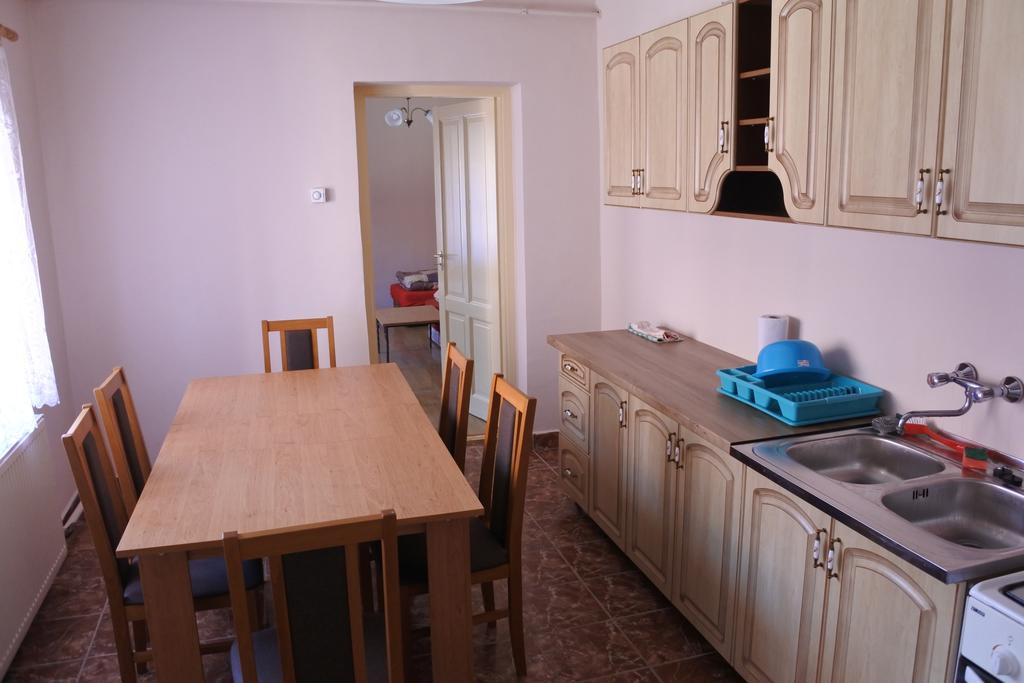 Kisasszony Apartman エゲル エクステリア 写真