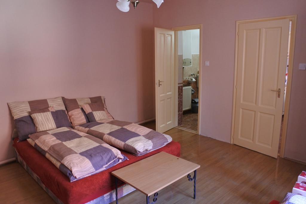 Kisasszony Apartman エゲル エクステリア 写真