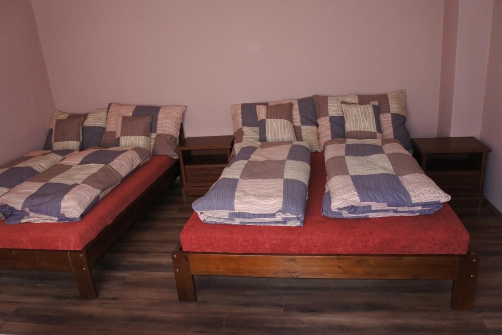Kisasszony Apartman エゲル エクステリア 写真