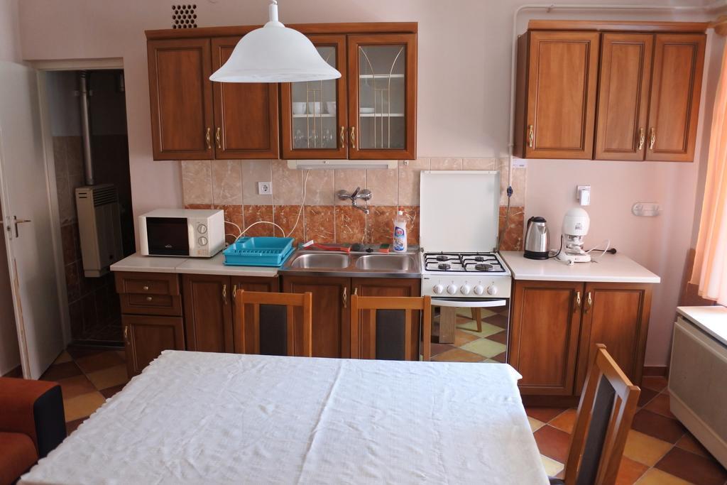 Kisasszony Apartman エゲル エクステリア 写真