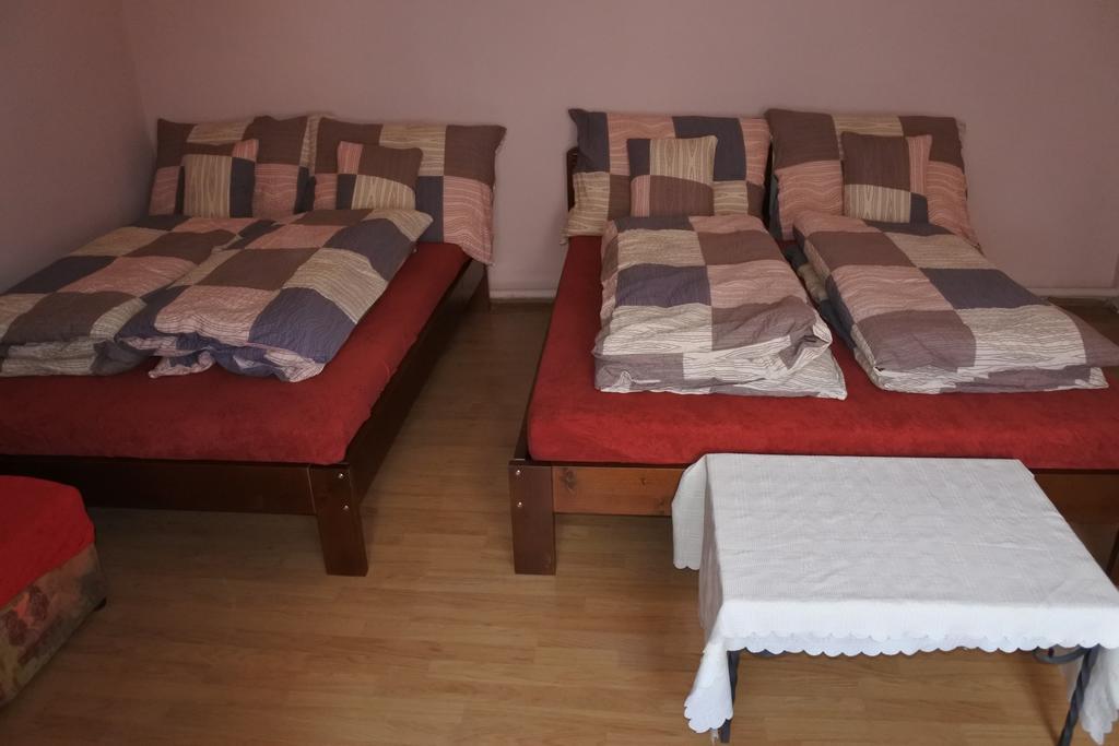 Kisasszony Apartman エゲル エクステリア 写真