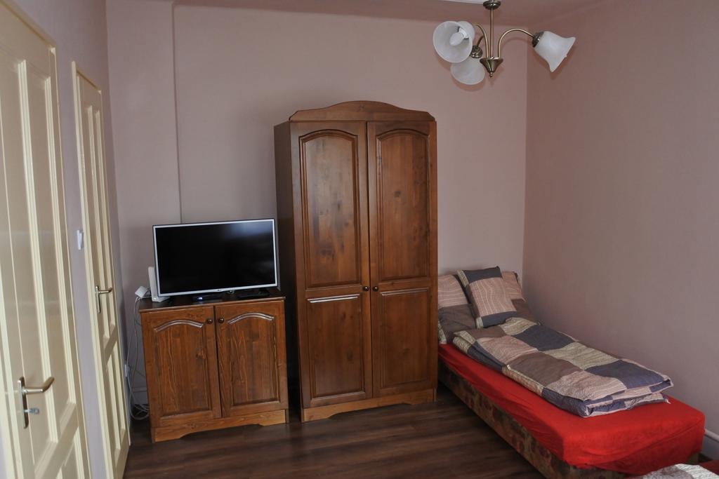 Kisasszony Apartman エゲル エクステリア 写真