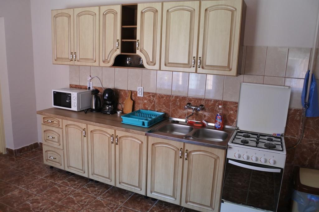 Kisasszony Apartman エゲル エクステリア 写真