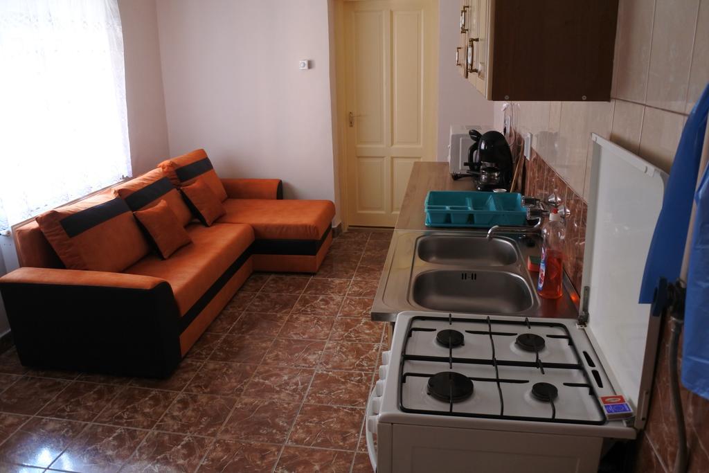 Kisasszony Apartman エゲル エクステリア 写真