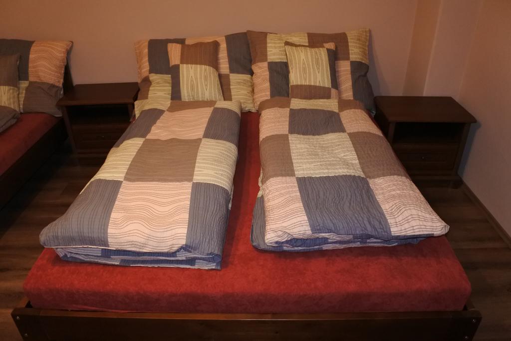 Kisasszony Apartman エゲル エクステリア 写真
